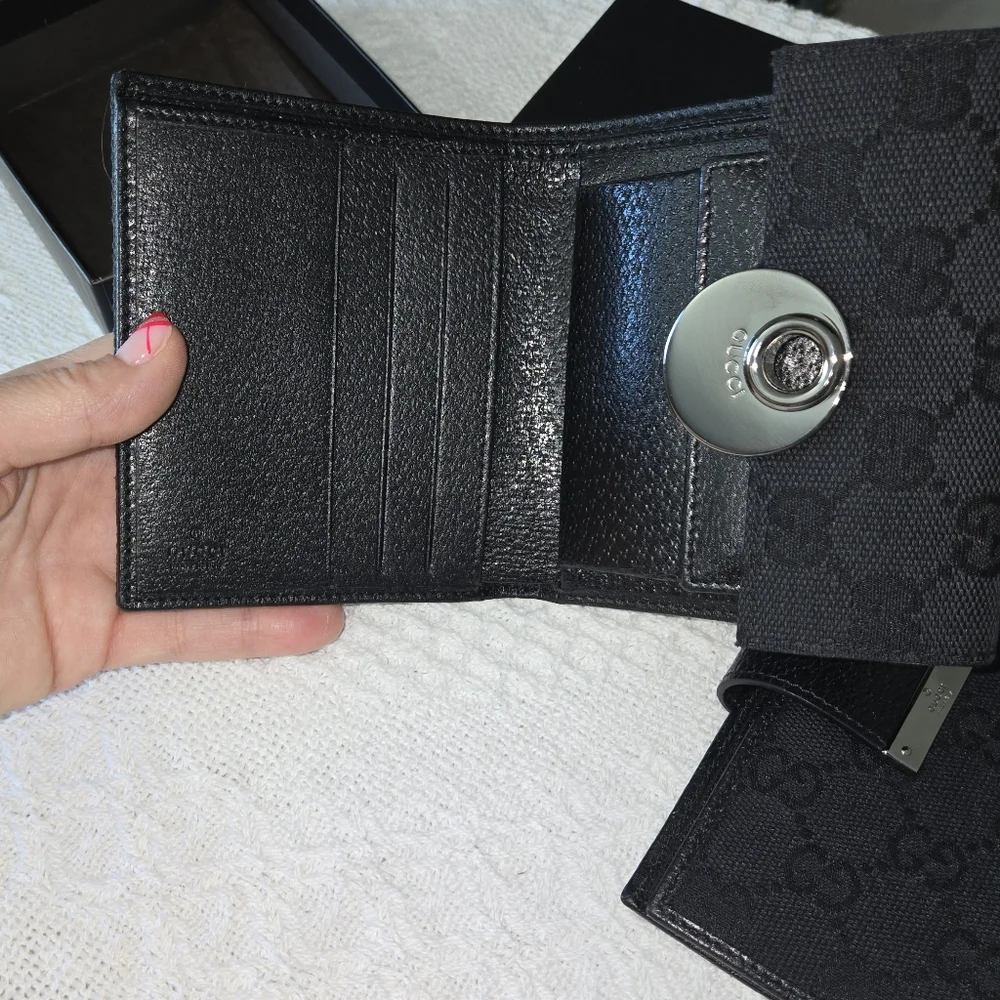 Like New! Gucci Bundle - GG Black Cloth Wallet and Agenda - Picture 7 of 16
